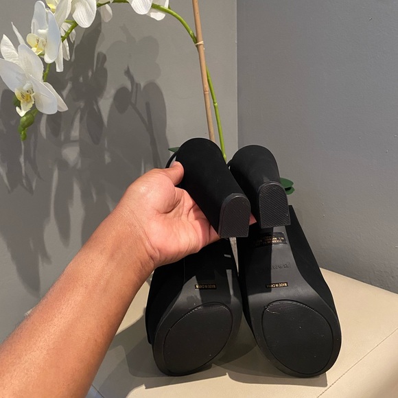 Black Heel Sandal - Picture 5 of 9